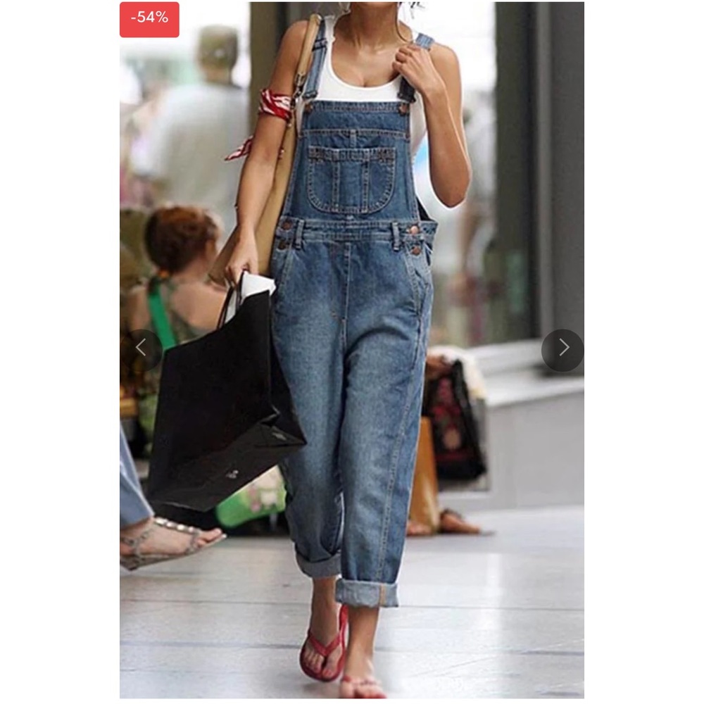 Levi’s denim jumpsuit 🌺💖